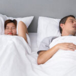 Ronflement la nuit : que faire pour retrouver des nuits tranquilles ?